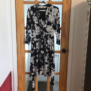 Liz Claiborne: Size XL Floral V-Neck Dress
